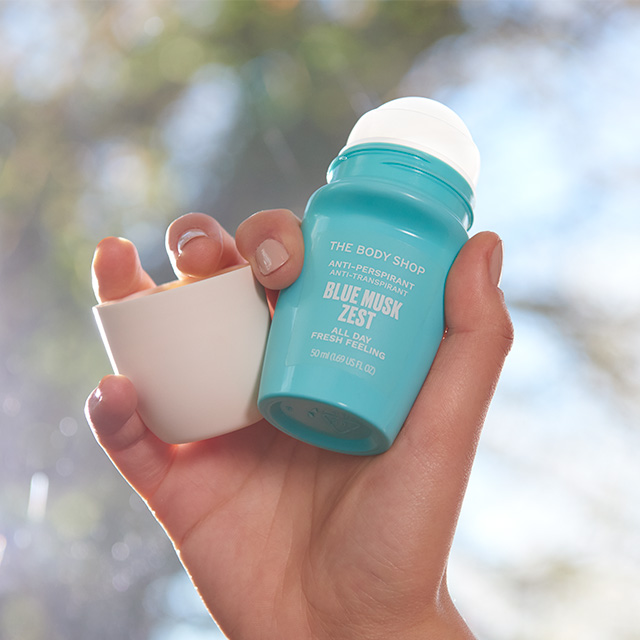 1025600_BLUE_MUSK_ZEST_ANTIPERSPIRANT_50ML_GOLD_1
