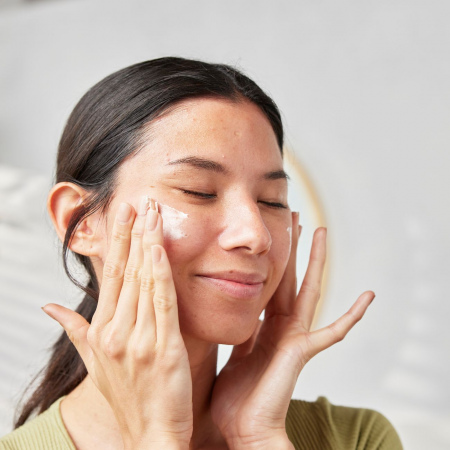 Vitamino C švytėjimo suteikiantis, stipraus poveikio veido kremas